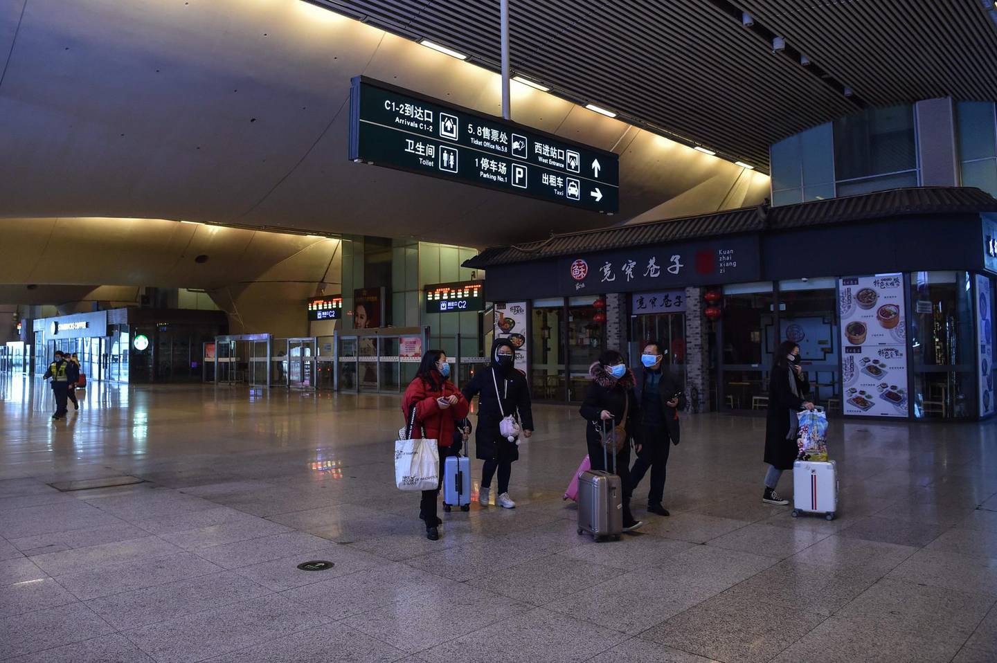 Travellers arrive at the nearly-deserted Wuhan train station, usually full of passengers ahead of the Lunar New Year, in Wuhan on January 23, 2020, described as the "main battlefield" for a SARS-like disease has killed at least 17 people and left more than 500 sick so far. China banned trains and planes from leaving a major city at the centre of a virus outbreak on January 23, seeking to seal off its 11 million people to contain the contagious disease that has claimed 17 lives, infected hundreds and spread to other countries.
 / AFP / HECTOR RETAMAL
