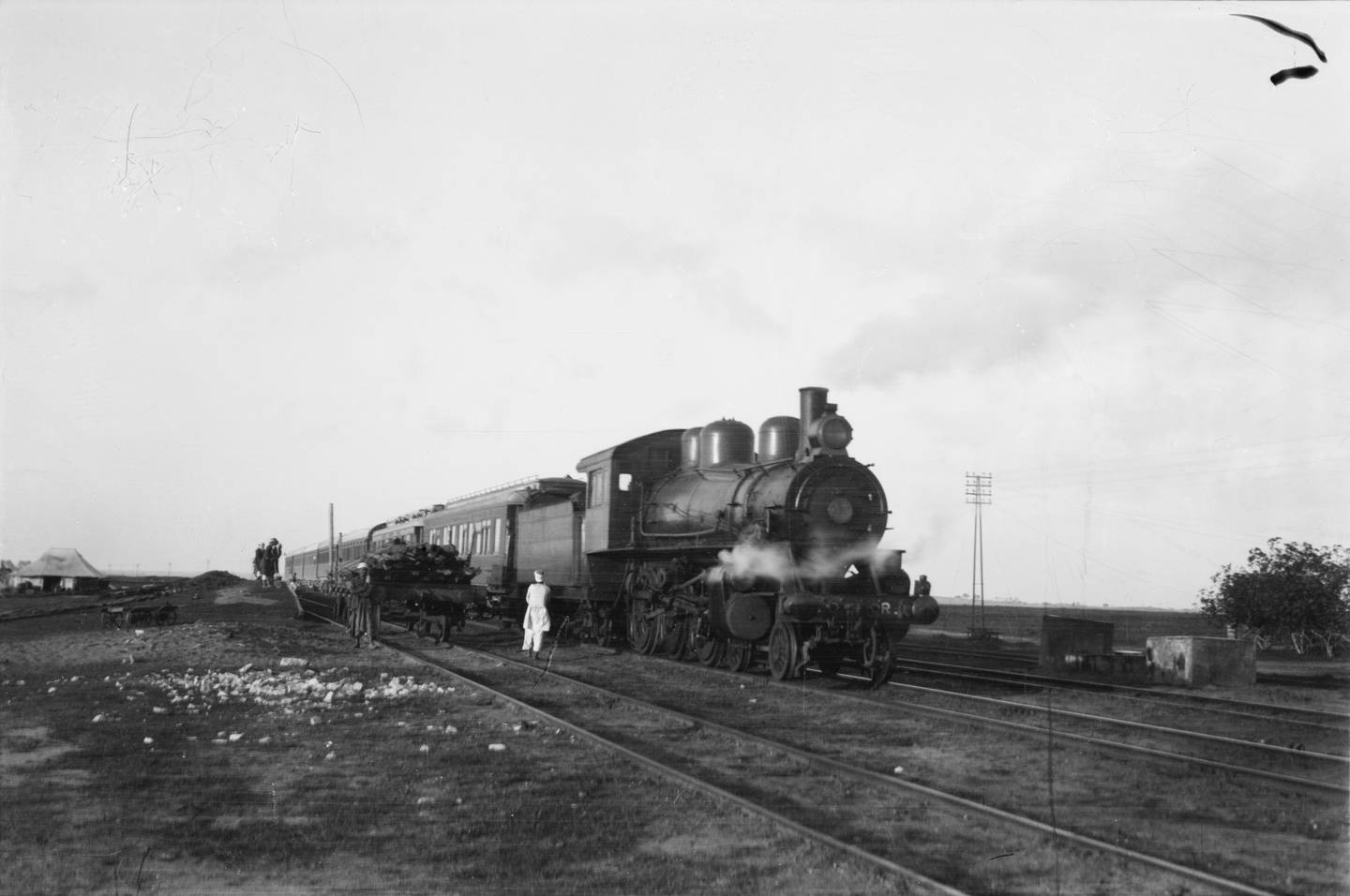 A train travels along the Hejaz Railway between 1900 and 1920 in what was then the Naqab desert of Palestine. Photo: Library of Congress