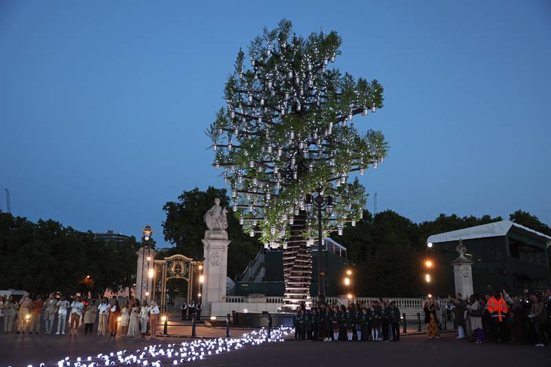 General view of the 'Tree Of Trees' created by Designer Thomas Heatherwick at the principal beacon at Buckingham Palace, London, on day one of the platinum jubilee celebrations. PA