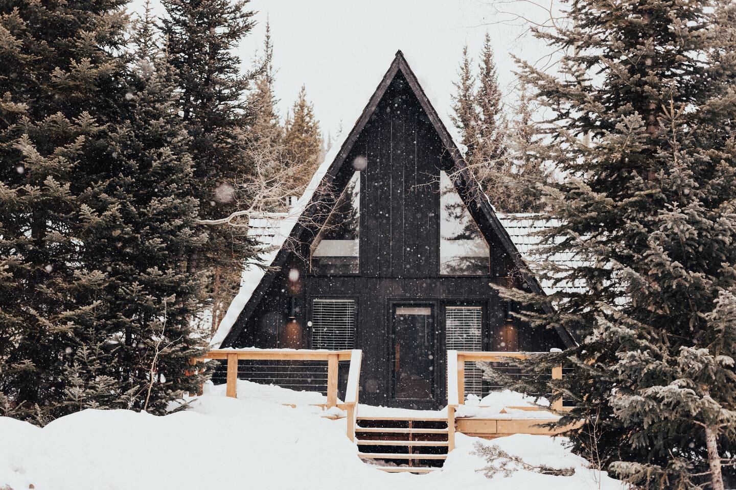This cabin in Summit Country, Colorado, has ski slopes right on its doorstep. Photo: Chander Kim / Effortless Stay / Airbnb