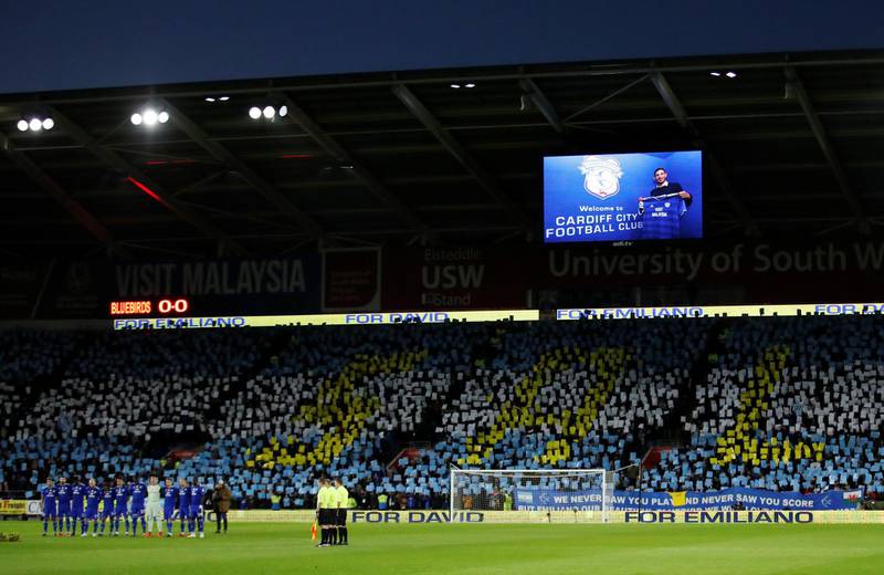 Cardiff's players and fans during the minute's silence paying tribute to Sala and pilot bbotson before the match. Action Images via Reuters