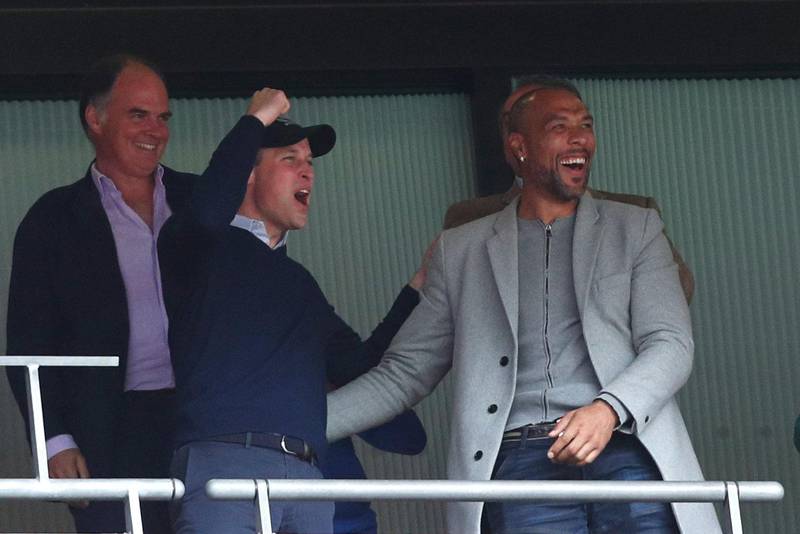 Britain's Prince William, Duke of Cambridge (L) celebrates with former Aston Villa player John Carew after Villa scored their first goal during the English Championship play-off final football match between Aston Villa and Derby County at Wembley Stadium in London on May 27, 2019. (Photo by Adrian DENNIS / AFP) / NOT FOR MARKETING OR ADVERTISING USE / RESTRICTED TO EDITORIAL USE