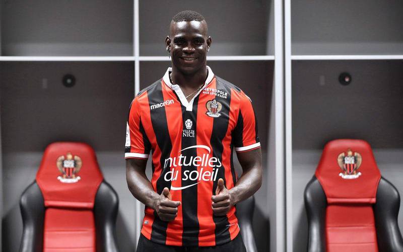Nice’s Mario Balotelli poses with his new shirt. Valery Hache / AFP