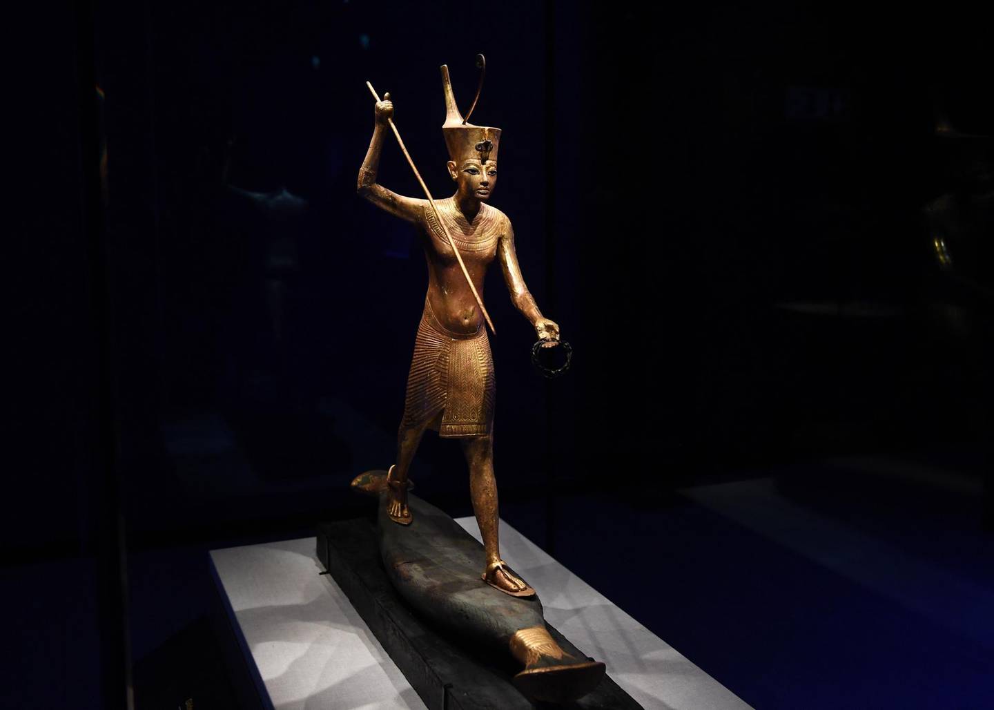 epa07964552 A gilded wooden figure of Tutankhamun throwing a harpoon, dated 1336-1326 BC is seeing during the press preview for the 'Tutankhamun: Treasures of the Golden Phaorah' exhibition at the Saatchi Gallery in Chelsea in London, Britain, 01 November 2019.  EPA/FACUNDO ARRIZABALAGA