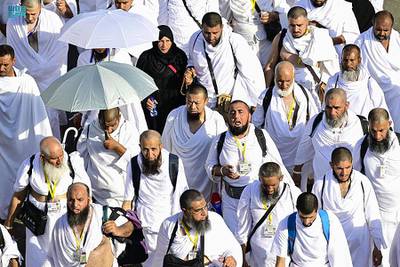 Hajj pilgrims head to Mina for the day of Tarwiyah as temperatures hit 44ºC. SPA
