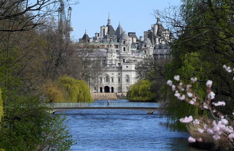 LONDON, ENGLAND - MARCH 21: A general view of Horse Guards Parade from St James's Park on March 21, 2020 in London, England. Coronavirus (COVID-19) has spread to at least 182 countries, claiming over 11,890 lives and infecting more than 286,955 people. There have now been 3,983 diagnosed cases in the UK and 177 deaths. (Photo by Alex Davidson/Getty Images)