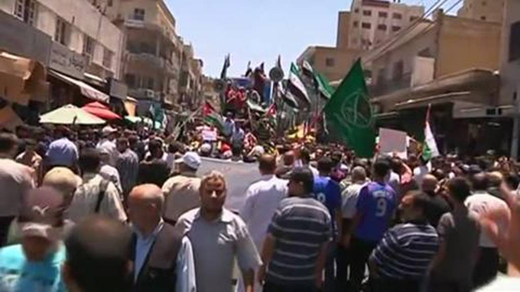 Video: Hundreds in Jordan protest Hizbollah involvement in Syrian war