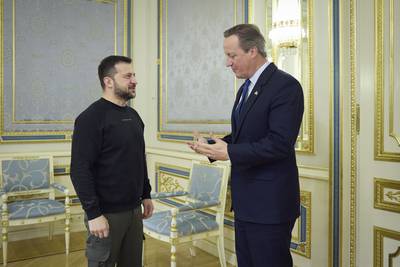 In this photo provided by the Ukrainian Presidential Press Office on Wednesday, Nov.  15, 2023, Ukrainian President Volodymyr Zelenskyy, left, speaks with Britain's Foreign Secretary David Cameron on the occasion of their meeting, in Kyiv, Ukraine.  (Ukrainian Presidential Press Office via AP)