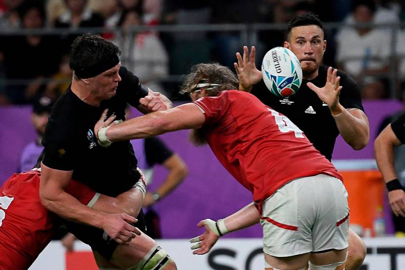New Zealand's lock Scott Barrett (L) passes the ball to New Zealand's centre Sonny Bill Williams (R)  during the Japan 2019 Rugby World Cup Pool B match between New Zealand and Canada at the Oita Stadium in Oita. AFP