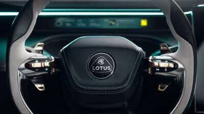 Even the steering wheel has an innovative look