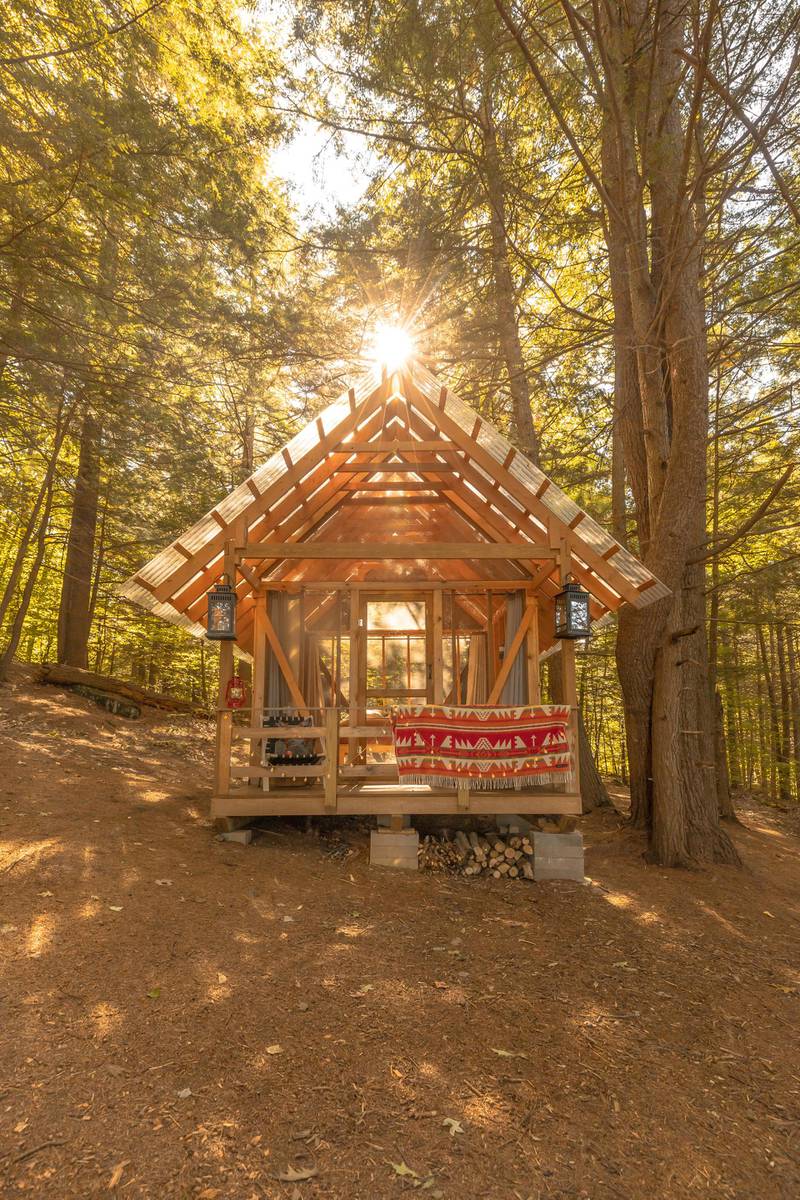 4. 'Tanglebloom Cabin', Brookline, Vermont, US. Courtesy Ethan Abitz