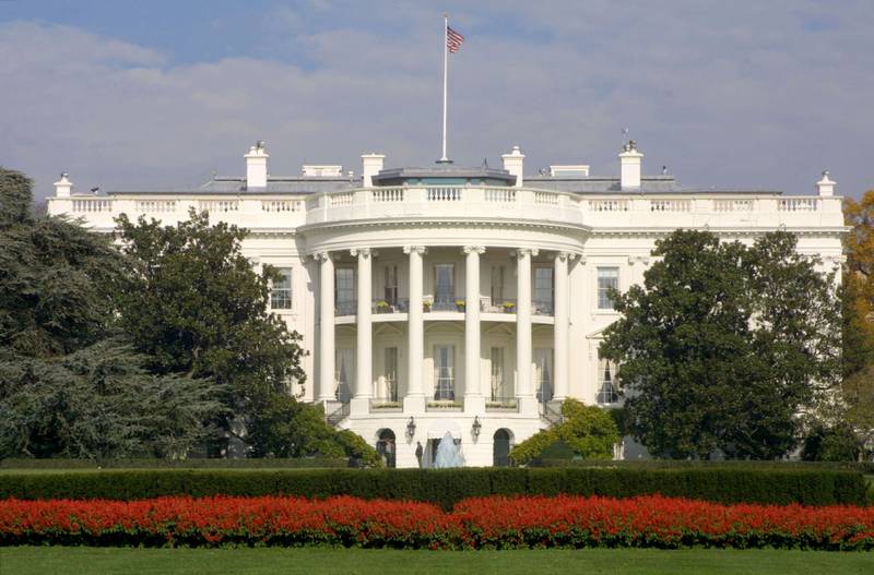 A flag flies atop the White House on November 15, 2000. Photo: Newsmakers