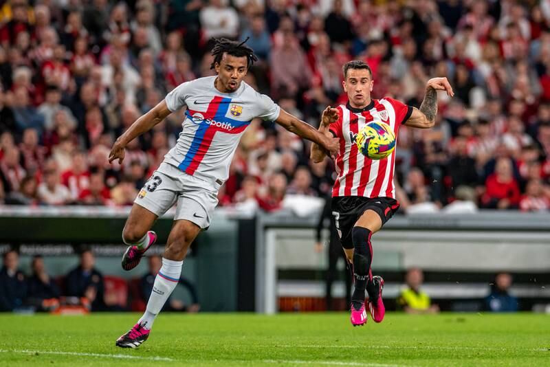 Jules Kounde 8 - Played as a central defender in the absence of Araujo. Ball bounced over his head after 24 minutes and created a great chance for Athletic, but otherwise fantastic. EPA