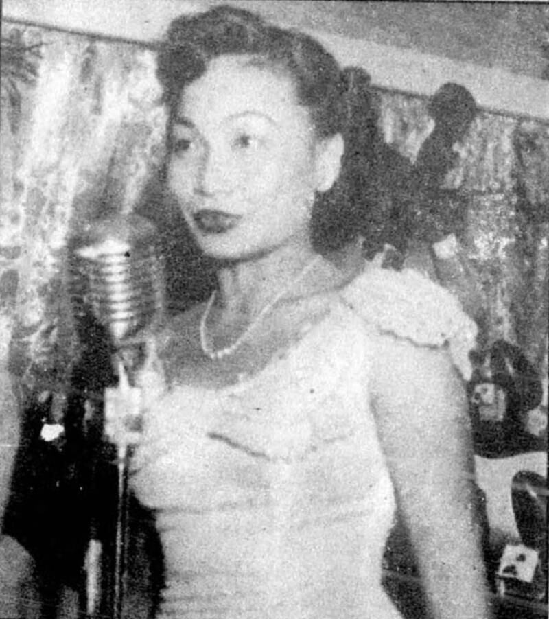 Rosita de La Vega sings at a Manila nightclub, circa 1953. Photo: Weekend Magazine