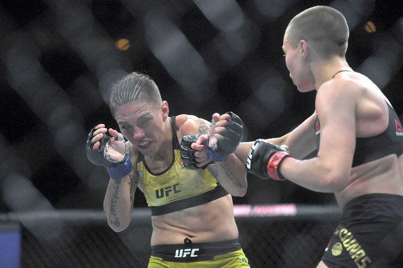 Brazilian fighter Jessica Andrade (L) competes against US fighter Rose Namajunas (R) during their women's strawweight title bout at the Ultimate Fighting Championship 237 event (UFC 237) at Jeunesse Arena in Rio de Janeiro on May 11, 2019. (Photo by Mauro Pimentel / AFP)