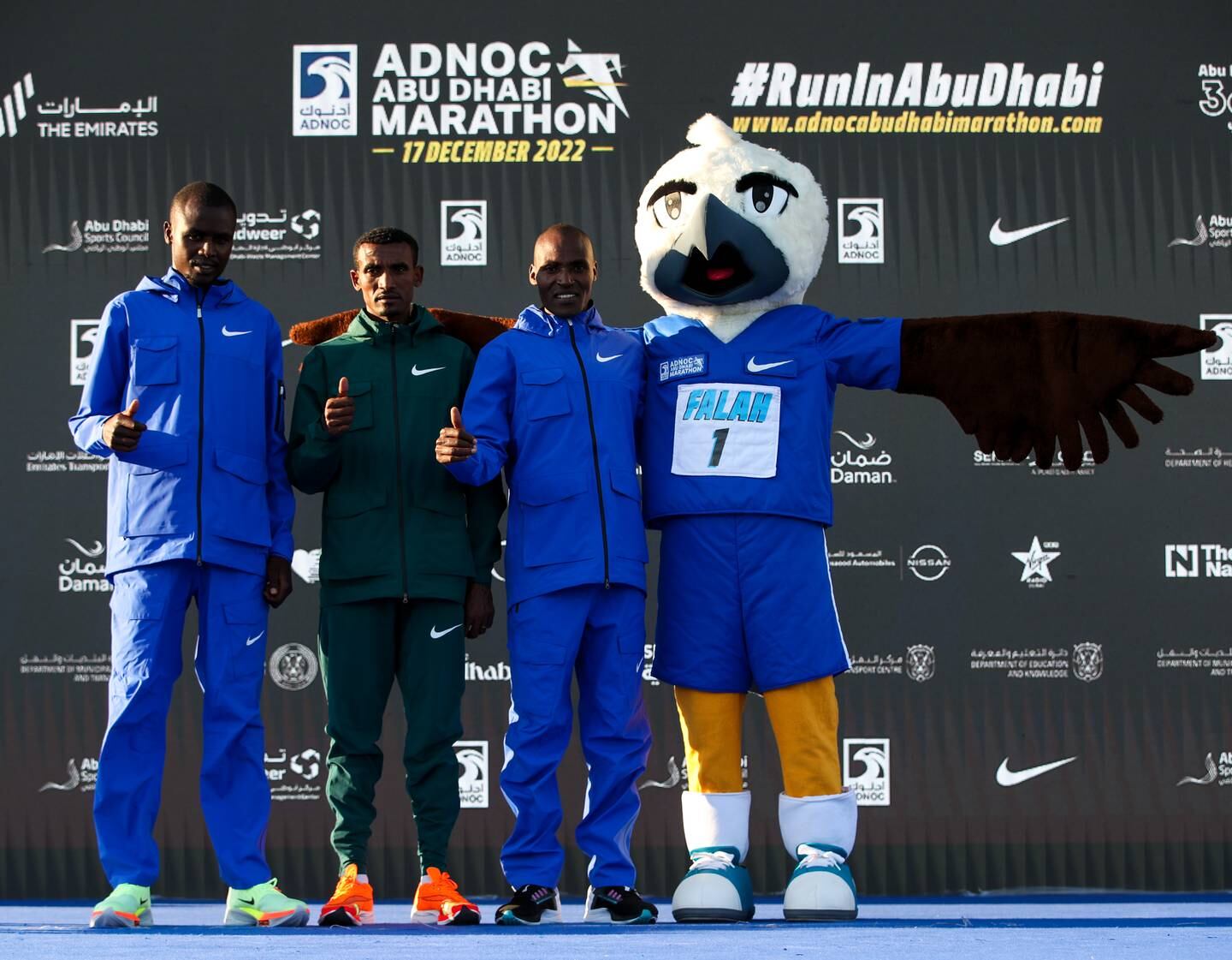 De gauche à droite : Daniel Kibet, Adeladhew Mamo et Dickson Chumba avant le marathon d'Abu Dhabi.  Victor Besa / Le National