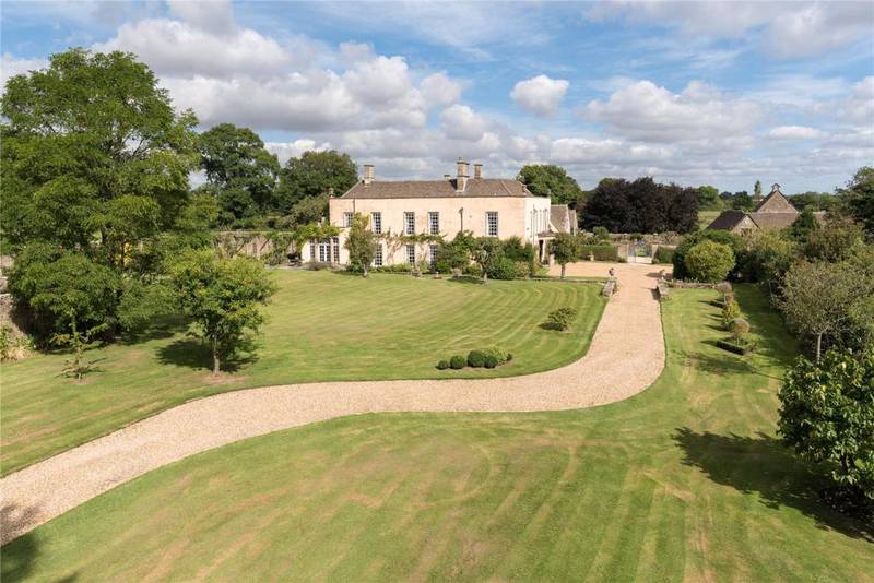 A long driveway leads up to Luckington Court.