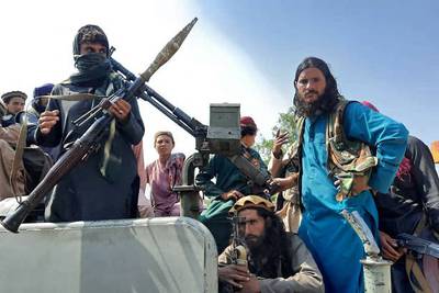 Heavily armed Taliban fighters gather in eastern Laghman province.