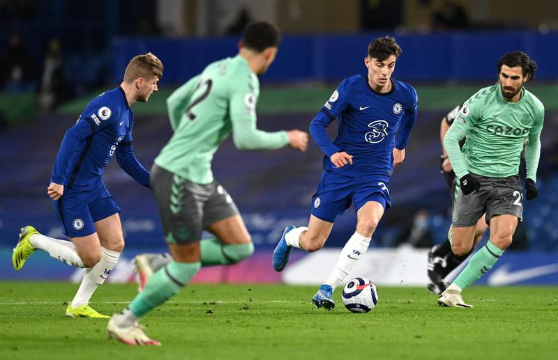 Chelsea's German midfielder Kai Havertz (2nd R) runs with the ball during the English Premier League football match between Chelsea and Everton at Stamford Bridge in London on March 8, 2021. (Photo by Glyn KIRK / POOL / AFP) / RESTRICTED TO EDITORIAL USE. No use with unauthorized audio, video, data, fixture lists, club/league logos or 'live' services. Online in-match use limited to 120 images. An additional 40 images may be used in extra time. No video emulation. Social media in-match use limited to 120 images. An additional 40 images may be used in extra time. No use in betting publications, games or single club/league/player publications. / 