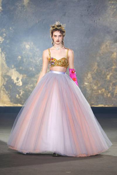 Viktor-and-Rolf-Spring-21-Couture-Credit-Team-Peter-Stigter