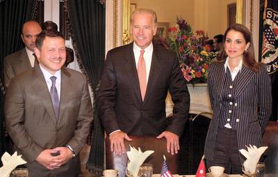US Senator Joseph Biden Jr. (R-DE)(C) hosts King Abdullah of Jordan (L) and Queen Rania at a Senate Foreign Relations luncheon 08 May, 2002 during their visit to the US Capitol in Washington, DC. The King is meeting with Congressional leaders and US President George W. Bush later 08 May.  AFP PHOTO/Shawn THEW (Photo by SHAWN THEW / AFP)