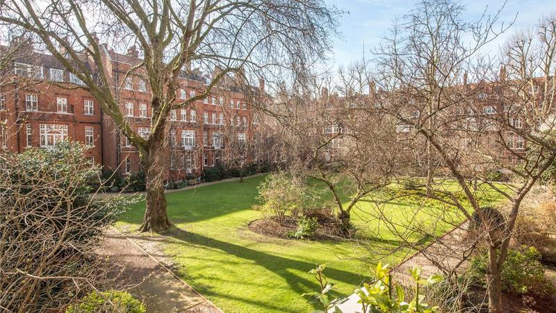 It is one of only seven properties in Cadogan Gardens that has remained as a full house.