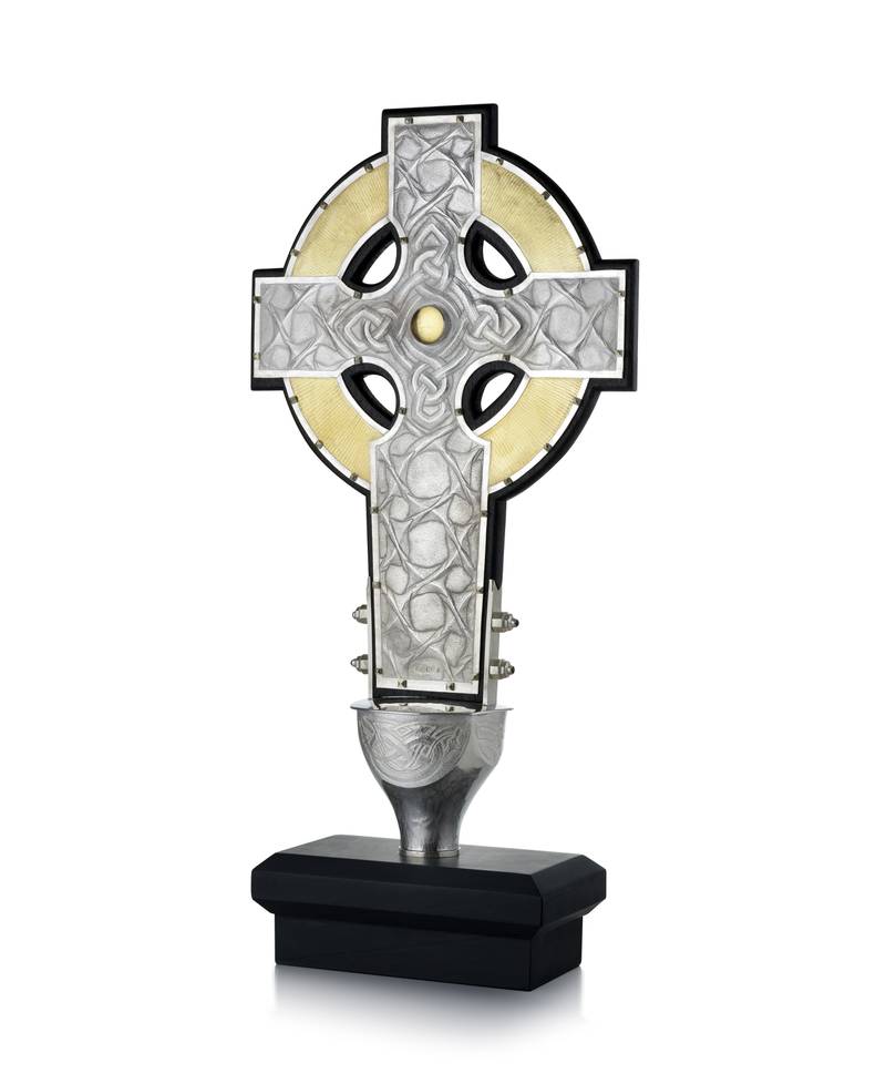 Nach der Krönung wird das Kreuz von Wales zwischen der anglikanischen und der katholischen Kirche in Wales geteilt.  PA