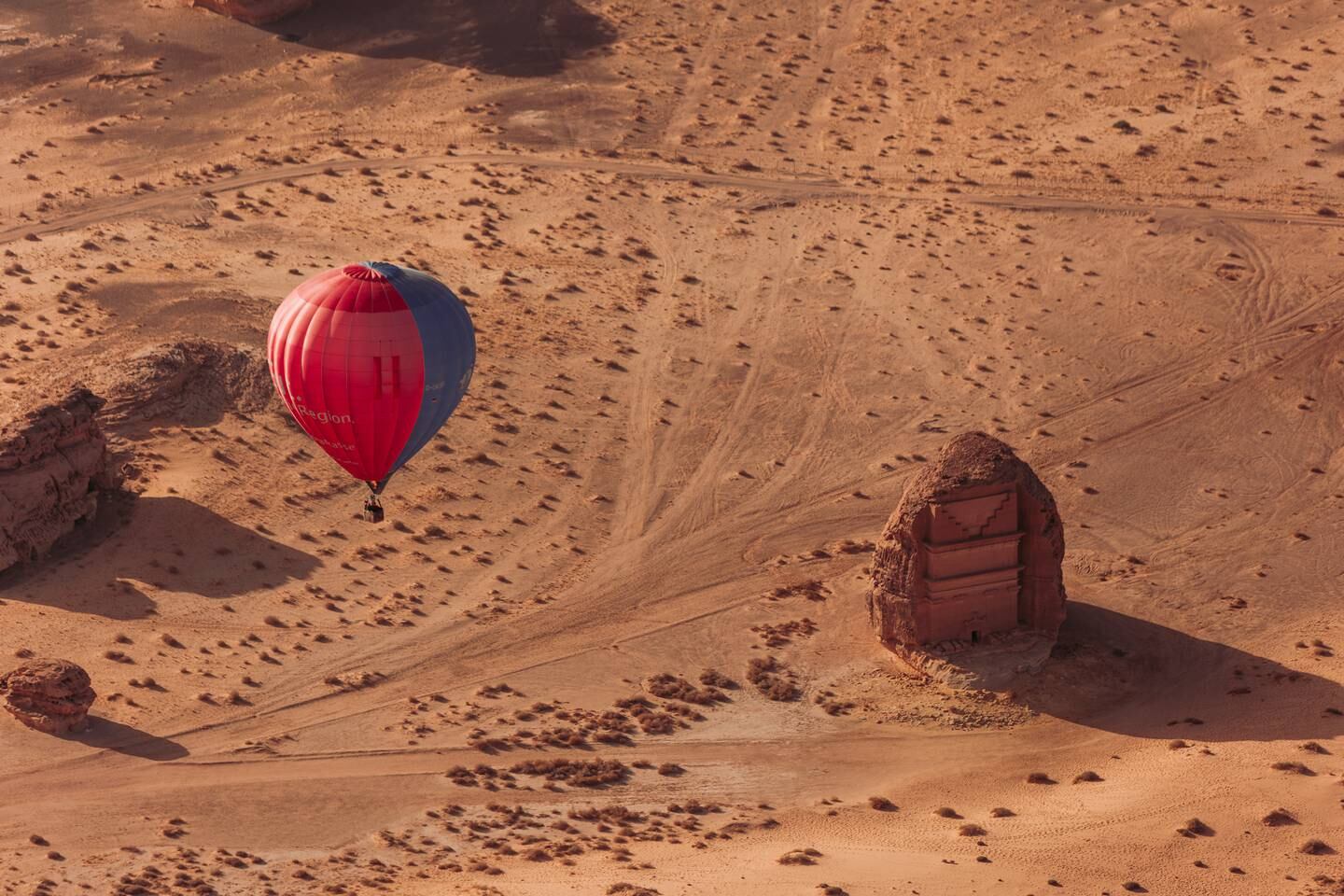 The Guinness World Record for the world’s largest hot air balloon glow show was broken in AlUla, Saudi Arabia on March 1, 2022. Photo: Guinness World Records