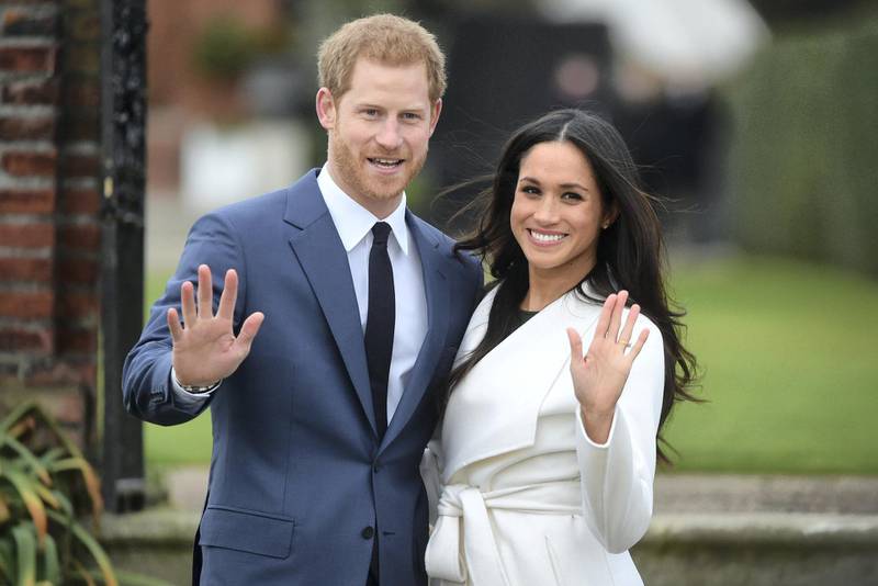 epa06354275 Britain's Prince Harry (L) poses with his fiancee, US actress Meghan Markle during a photocall after announcing their engagement in the Sunken Garden at Kensington Palace in London, Britain, 27 November 2017. Clarence House said in a statement that the couple's wedding ceremony will take place in spring 2018.  EPA/FACUNDO ARRIZABALAGA