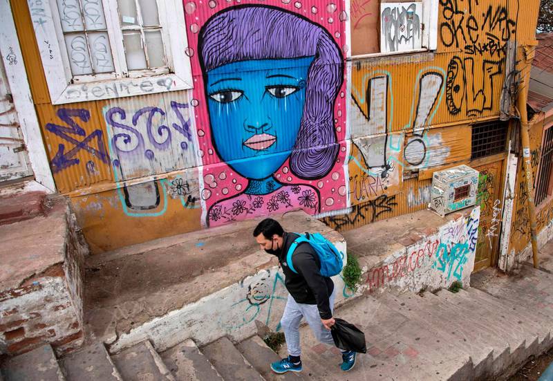 Amid the hills of Valparaiso, the new coronavirus advances and intimidates a port city without tourists or lifts to the slopes, which residents need to walk up and down carrying groceries to get home. AFP