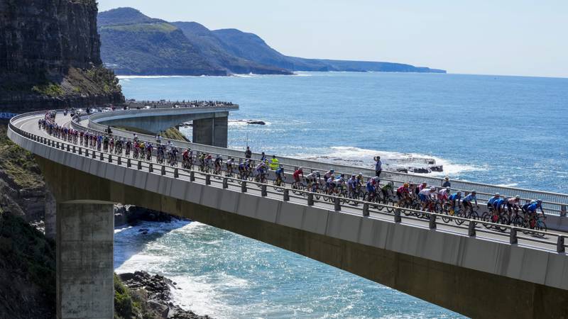 Riders cross the Sea Cliff Bridge during the elite men's road race at the world road cycling championships in Wollongong, Australia, Sunday, Sept.  25, 2022.  (AP Photo / Rick Rycroft)