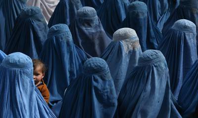 A woman holds her baby as she and supporters attend the election rally of Afghan presidential candidate Abdullah Abdullah in Jalalabad. February 18, 2014. Shah Marai / AFP