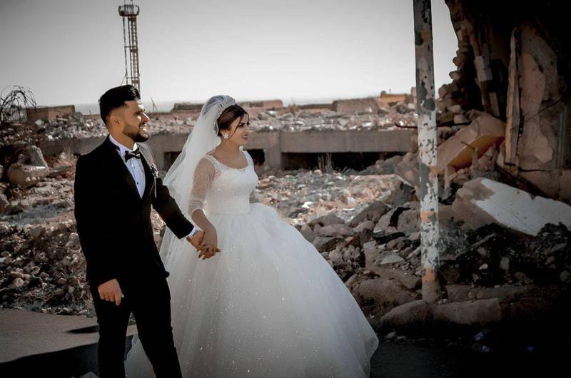 Despite the mass destruction that took place in the city of Sinjar when ISIS invaded the city in 2014, this Yazidi bride and groom have decided to celebrate their wedding in Sinjar. Photo by Sherwan Melhem