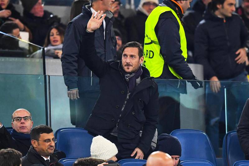 epa06369739 Roma's sports director Francesco Totti (C) attends the UEFA Champions League group C soccer match between AS Roma and Qarabag Agdam at the Olimpico stadium in Rome, Italy, 05 December 2017.  EPA/ALESSANDRO DI MEO