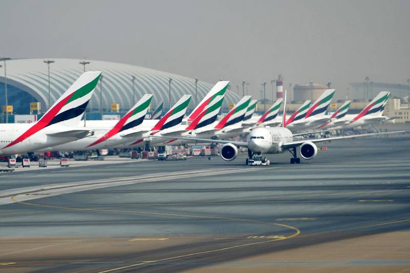A picture take on September 14, 2017 shows Emirates planes parked at the tarmac at Dubai's International Airport.
 / AFP PHOTO / GIUSEPPE CACACE