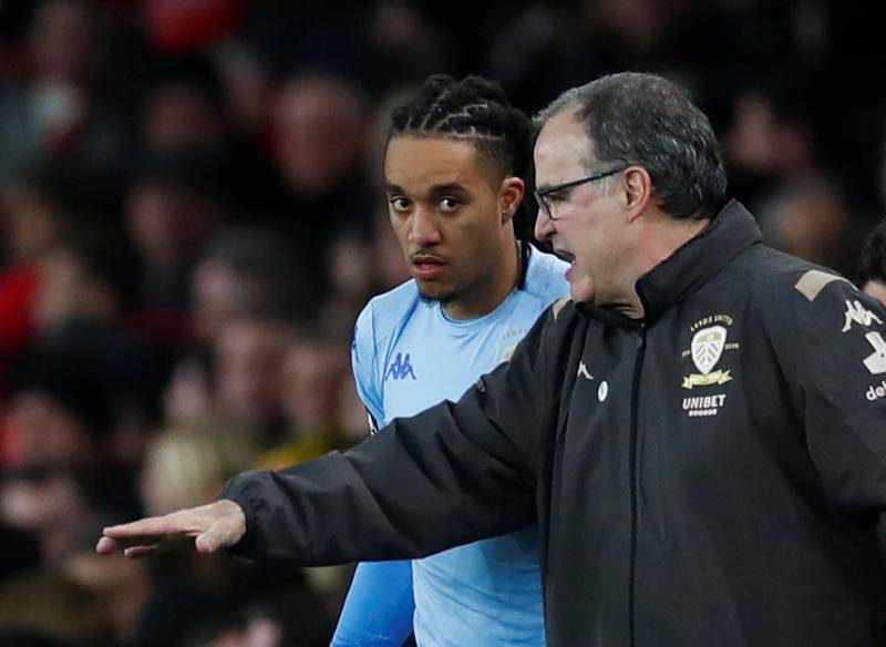 Soccer Football - FA Cup - Third Round - Arsenal v Leeds United - Emirates Stadium, London, Britain - January 6, 2020   Leeds United's Helder Costa with manager Marcelo Bielsa as he waits to be substituted   REUTERS/Eddie Keogh