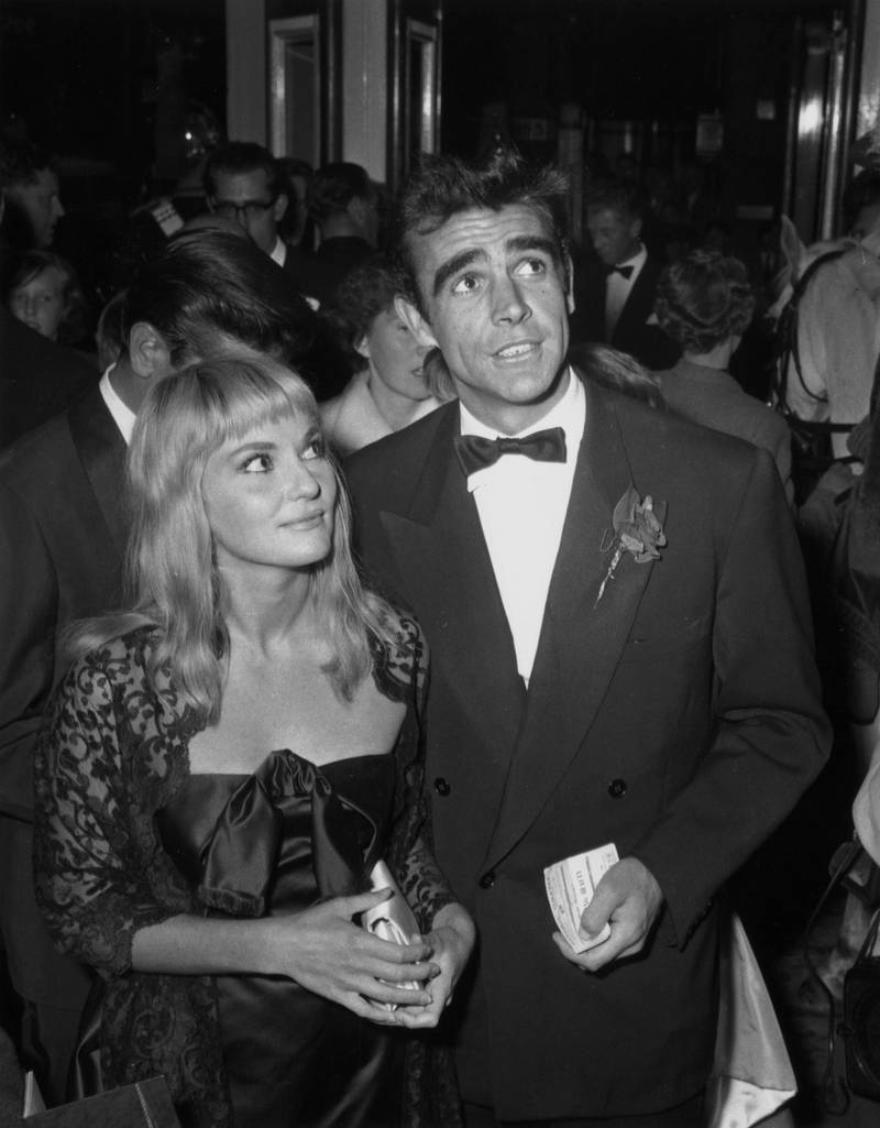 1959:  Film stars Sean Connery and Diane Cilento at a premiere of 'Sleeping Beauty'.  (Photo by Evening Standard/Getty Images)