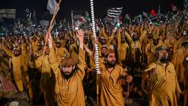 Pakistani opposition besieges Islamabad to pressure Imran Khan to quit