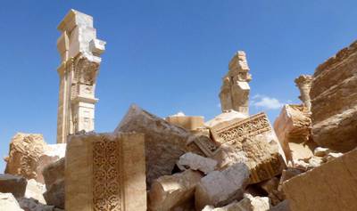 A general view taken on March 27, 2016 shows part of the remains of Arch of Triumph, also called the Monumental Arch of Palmyra, that was destroyed by Islamic State (IS) group jihadists in October 2015 in the ancient Syrian city of Palmyra, after government troops recaptured the UNESCO world heritage site from the Islamic State (IS) group. - President Bashar al-Assad hailed the victory as an "important achievement" as his Russian counterpart and key backer Vladimir Putin congratulated Damascus for retaking the UNESCO world heritage site. (Photo by Maher AL MOUNES / AFP)