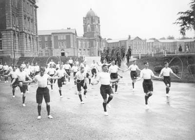 circa 1925:  Army Cadets during physical exercises at Sandhurst College.  (Photo by Fox Photos/Getty Images)