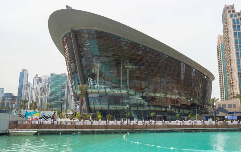 R26XDX Dubai Cityscape- Dubai Opera House. Alamy