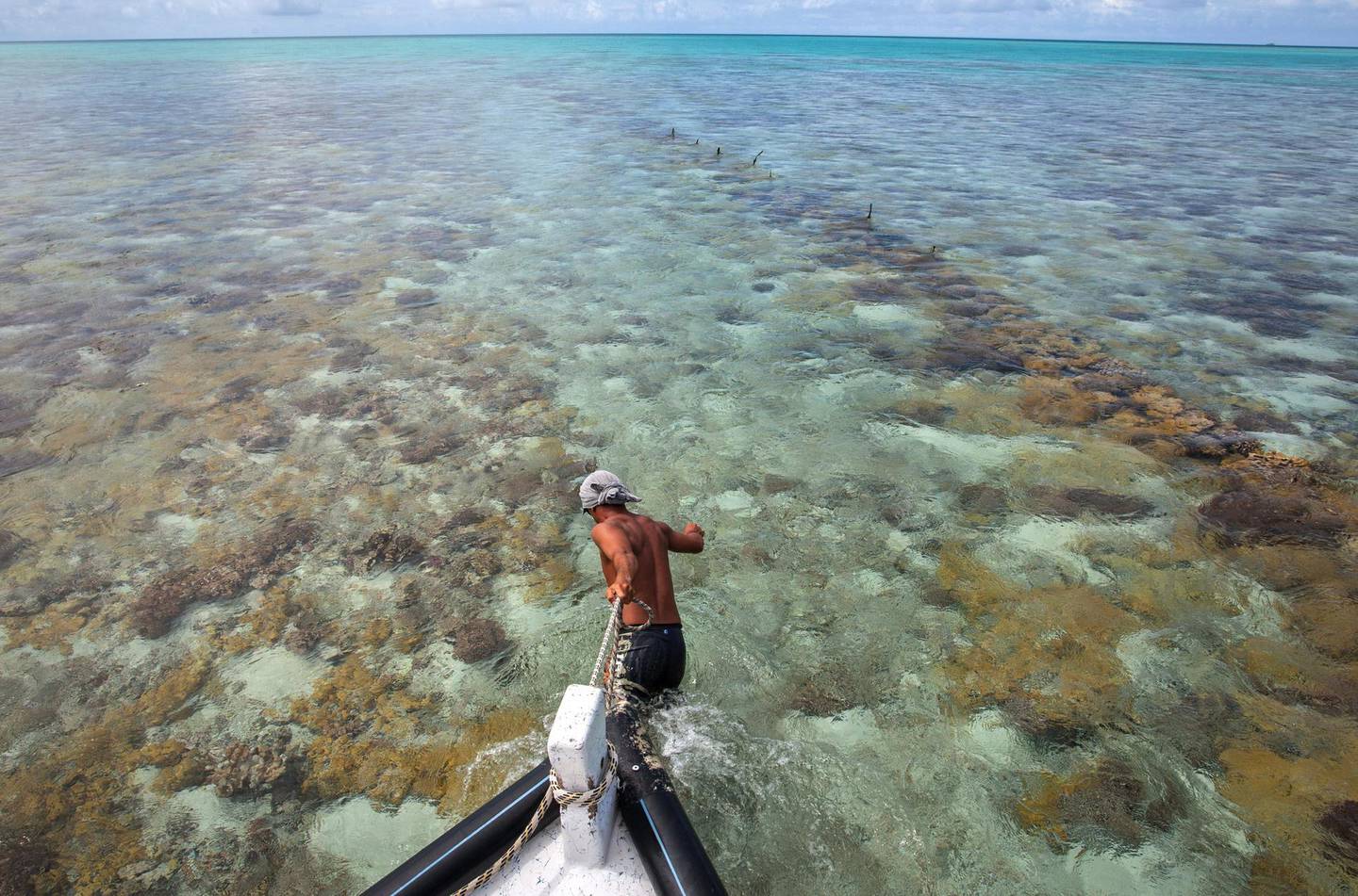 A man pulls a boat off the Toau atoll, about 400 kilometres (250 miles) from Tahiti in the Tuamotu Archipelago in the French polynesia, on October 14, 2015. AFP PHOTO / GREGORY BOISSY / AFP PHOTO / GREGORY BOISSY
