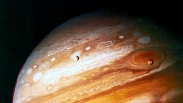 An image that illustrates this article Sheikh Hamdan captures Jupiter's closest approach to Earth over Dubai