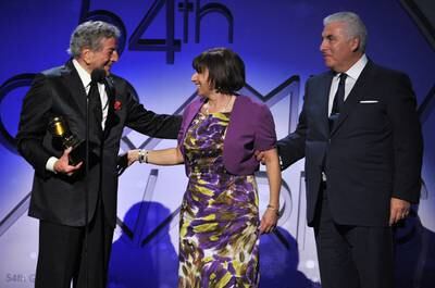 Tony Bennett and the parents of the late Amy Winehouse, Mitch and Janis Winehouse, accept the Grammy for Best Pop Duo/Group Performance in Los Angeles, February 2012. AFP