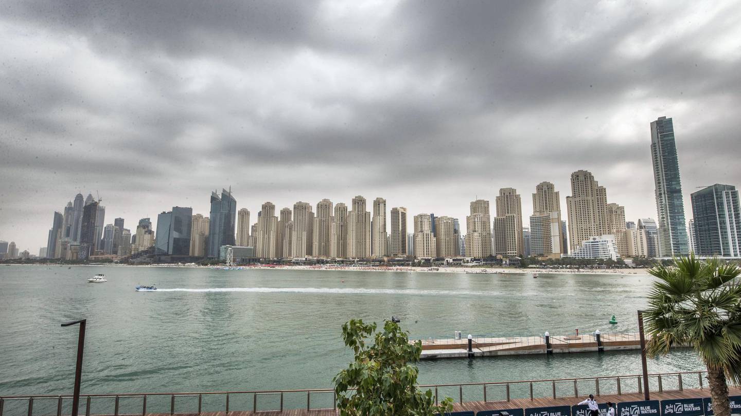 Бывают ли дожди в дубае. Набережная Корниш в Абу-Даби. Набережная Corniche Абу Даби. Дождь в Дубае. Дождливый Дубай\.