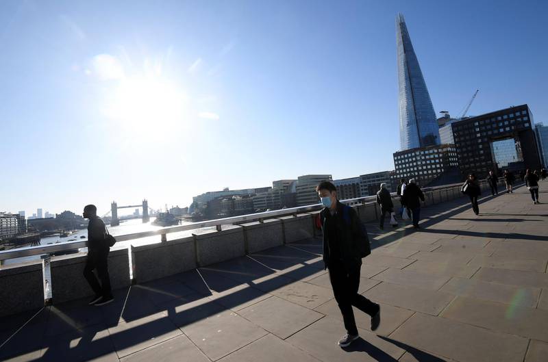 Commuters walk over London bridge during the morning rush hour, as the spread of the coronavirus disease (COVID-19) continues, in London, Britain, March 23, 2020. REUTERS/Toby Melville