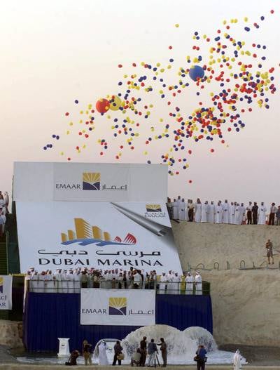 Balloons fly up in the air at the opening ceremony of the Dubai Marina, a multibillion dollars project being carried out by EMAAR  group in Dubai, 17 October 2000. The 10 years project comprises the building of a 100,000 people city featuring the Marina as one of its main attractions. AFP PHOTO/JORGE FERRARI (Photo by JORGE FERRARI / AFP)