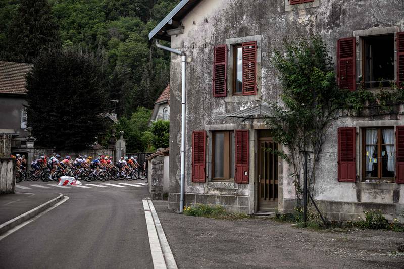The pack cycles during the 8th and final stage of the new edition of the Women's Tour de France cycling race, 123,3 km between Lure and La Super Planche des Belles Filles, on July 31, 2022.  (Photo by JEFF PACHOUD  /  AFP)