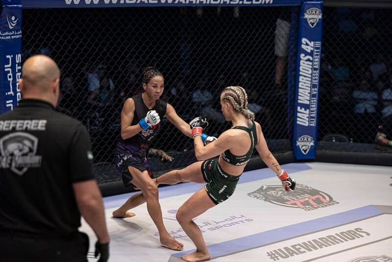 Elin Oberg goes on the offensive against Ding Miao.