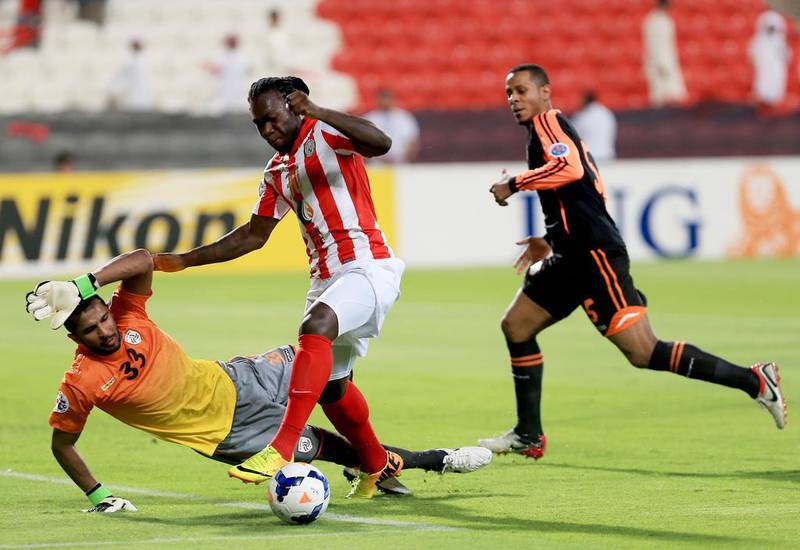 Al Jazira’s Felipe Caicedo, centre, gets past Al Shabab goalkeeper Mohammed Al Owais but is unable to find the net on Wednesday night in Abu Dhabi. Ravindranath K / The National

